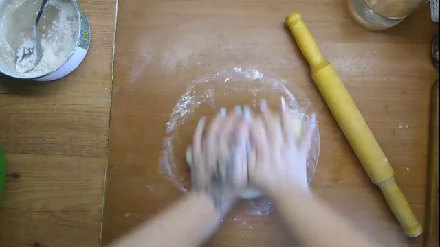 Вкусные пышки из кислого молока или кефира... смотреть онлайн