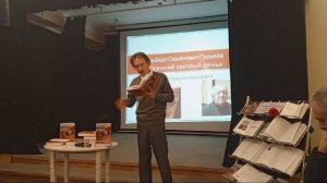 Антон Лухнёв читает отрывок из произведения А. Гурулёва