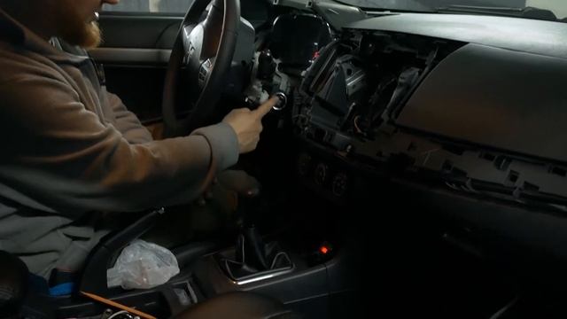 Pandect X-1800L. Бесключевой доступ, кнопка старт/стоп. Псков