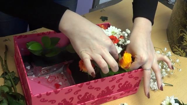 Цветы в коробочке.Розы/хризантемы/гипсофила/рускус/ Подарок на любой случай жизни своими руками)))