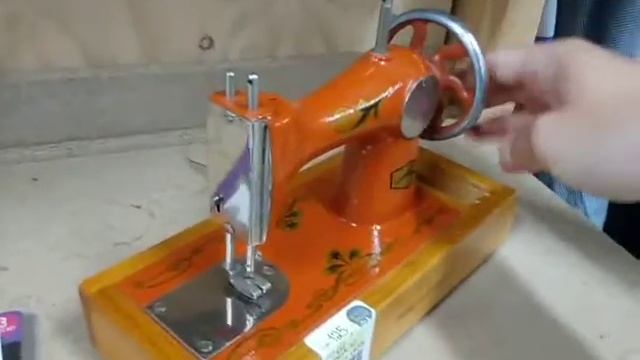 Детская швейная машинка СССР, найдена в датском барахолке смотреть онлайн