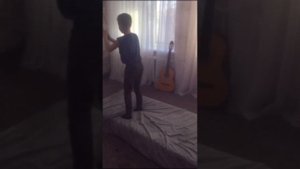 Урок: как научится сальто назад на матрасе дома