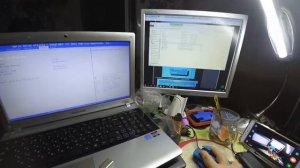 ПОМОЩИ прошу! Ноутбук samsung не видит загрузочную флешку.