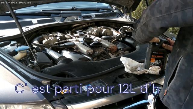Révision du V10 5L Biturbo VOLKSWAGEN, je lui met l'huile graphite Xénum 5W40 et filtres DENCKERMA смотреть онлайн