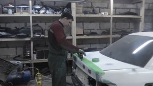 Белая молния  AUDI 100 С4 Ставим Спойлер