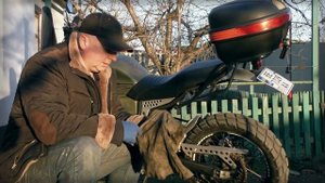 Как смазать цепь мотоцикла Geon Scrambler 250. Обслуживание цепи мотоцикла.