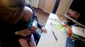 братик дышит небулайзером