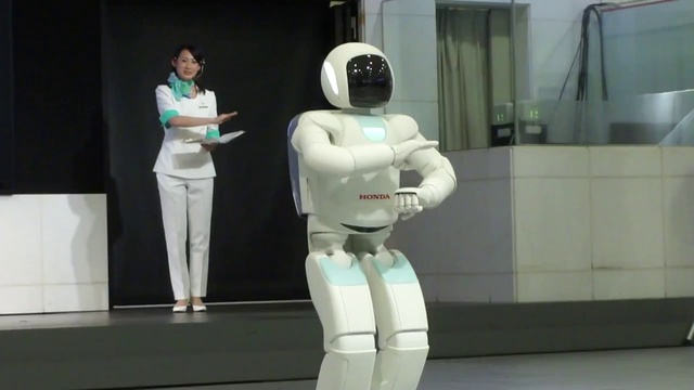 Робот исполняет. Интерактивная выставка «робостанция» на вднх. Zr142. Музыкальная игрушка "робот hoopy". Поющий робот игрушка танцует.