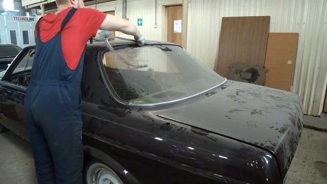 MERCEDES-BENZ W123 Снятие лобового и заднего стекол смотреть онлайн