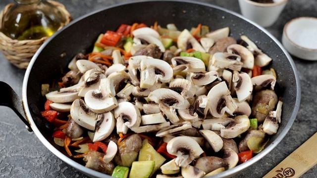 Куриные сердечки тушеные с овощами в молоке