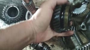 Диагностика и разборка Нивовской кпп 5-ти ступенчатой август 2018 ч.3