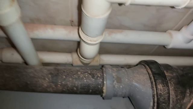 Рукажопые Сантехники всё перепутали/смена труб ванной комнате/трап сухим гидрозатвором/ДомСантехник смотреть онлайн