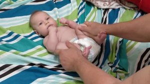 Зарядка в 3,5 месяца Гимнастика с младенцем  Как помочь ребенку научиться переворачиваться со спины