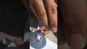 Добываем огонь с помощью линзы и солнца.