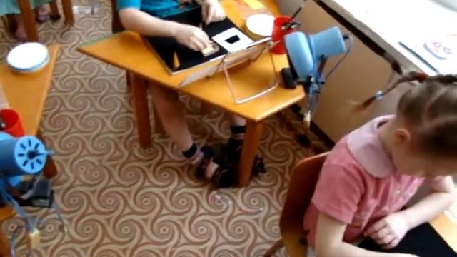 Занятие тифлопедагога. Определение наощупь геометрических фигур. смотреть онлайн