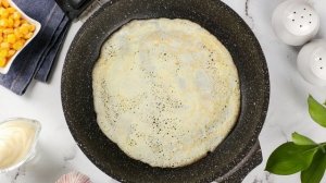 Салат с яичными блинчиками