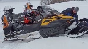 Как правильно вытащить снегоход из глубокого снега!!!!