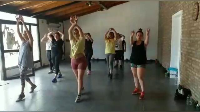 Señorita - Versión Bachata - Camila Cabello, Shawn Mendes - Zumba. смотреть онлайн