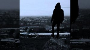 Лёша стелит Молодой дома
