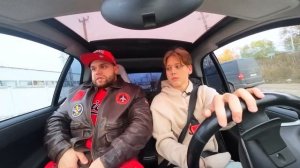 Самый Сильный Человек в Мире в Самой Маленькой Машинке в Мире!