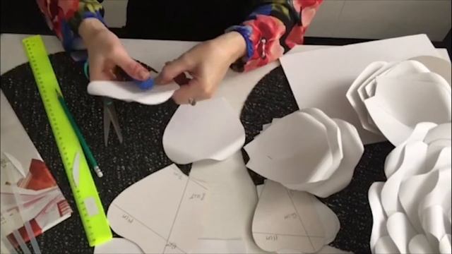 Мастер-класс по изготовлению объёмного цветка из бумаги. смотреть онлайн