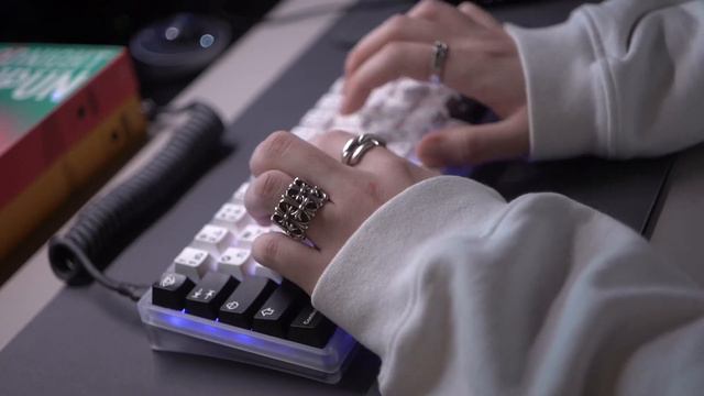 Lavender Switches | KBD67 MKII | FR4 Plate смотреть онлайн