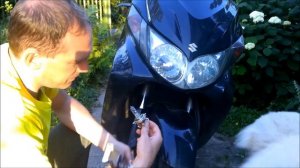 Замена лампы головного света 35W на Suzuki Skywave