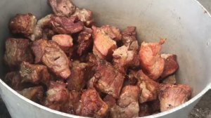 Вкусный шашлык. Уличная забегаловка. русская еда - шашлык