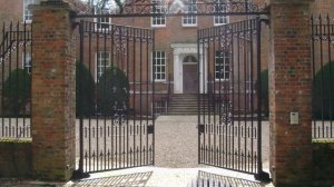 Сварные заборы с элементами ковки в Украине. Кованые заборы, металлические заборы..mp4