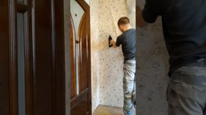 Как поклеить обоями кривой угол. Часть 6