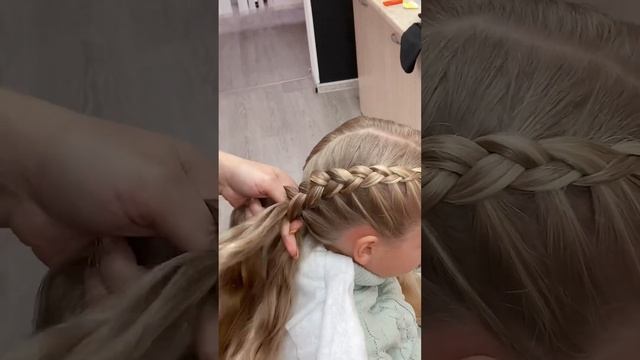 В парикмахерской заплели колоски на изнанку ?? #hairbeautiful #haircute #hairstyle #happyday смотреть онлайн