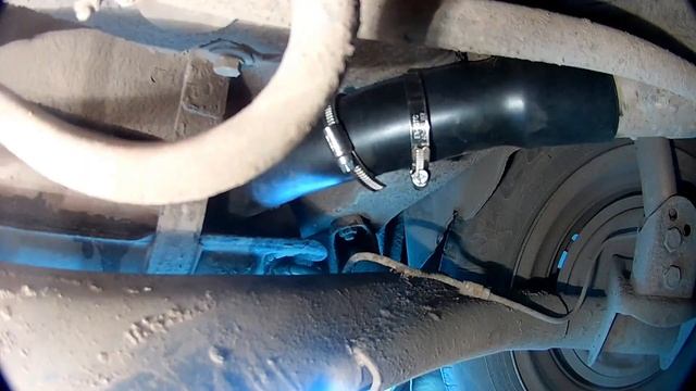 Замена патрубка бензобака ВАЗ 2110 очень легко не снимая бак!