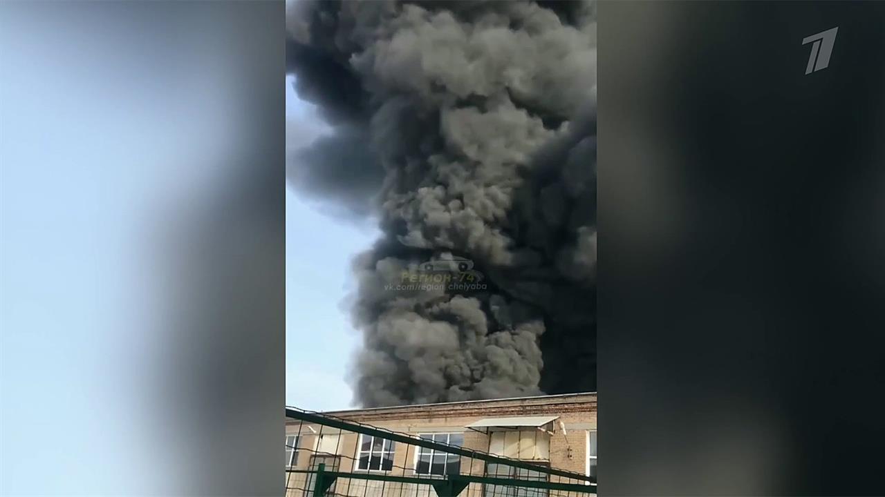 Крупный пожар произошел в Челябинске в цехе по производству пластиковой посуды