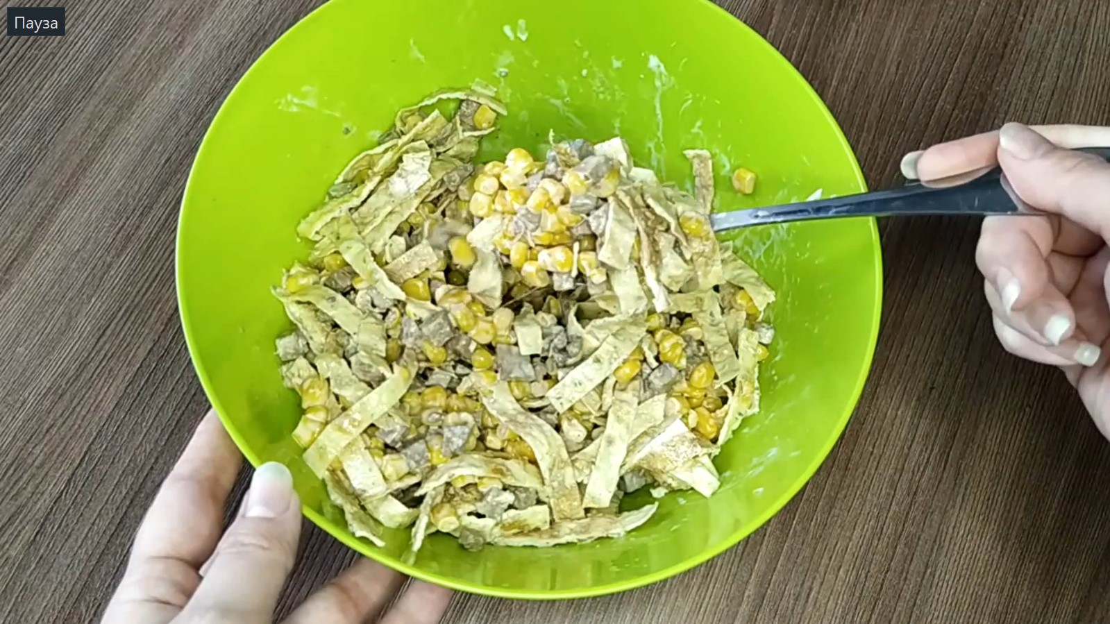 Салат с кукурузой с маслом
