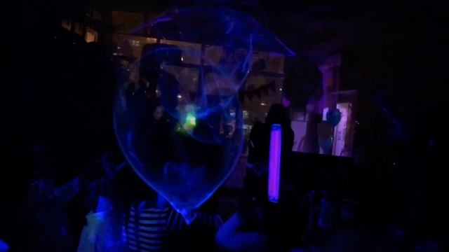 Шоу ультрафиолетовых мыльных пузырей!!! смотреть онлайн