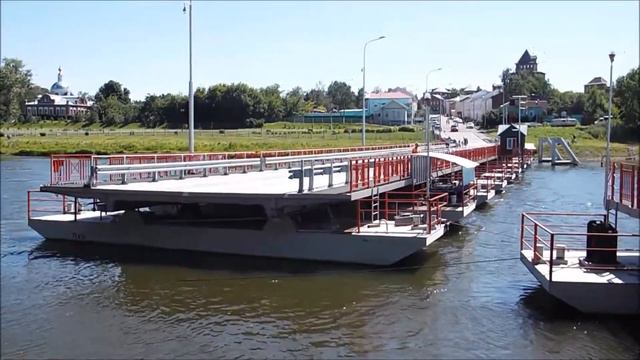 Автомобильный разводной понтонный мост