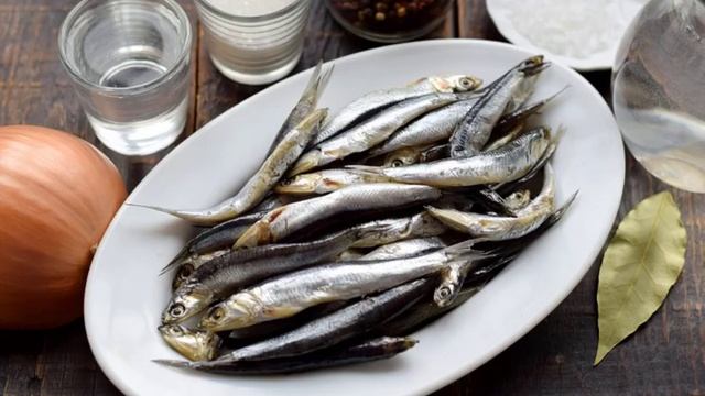 Маринованная килька в уксусе с луком