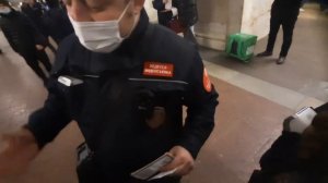 Наглые контролёры в Метро Москвы, срочный репост!
