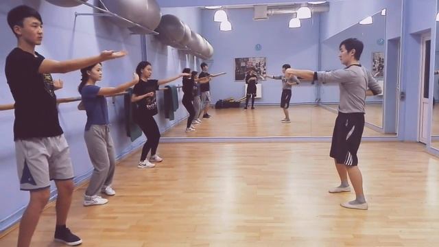 Бесплатный мастер-класс по кунгфу в #кунгфулайф..Видеофрагмент..Винчун кунгфу Сиу лим тао..#кунгфу смотреть онлайн