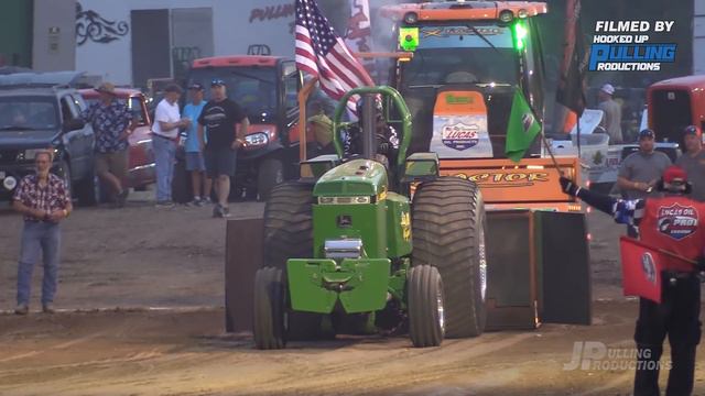 Tractor Pulling 2021: 3 Tractor Classes pulling at the Children's Miracle Power Pull in Paris, MO смотреть онлайн