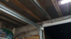 Ремонтирую секционные ворота DoorHan своими руками.