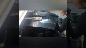 PDR ремонт: выравнивание вмятины на крышке багажника новой Skoda Karoq