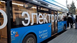 Электробус ЛиАЗ-6274 следует по маршруту с538 "м. Китай-город - Рижский вкз."
