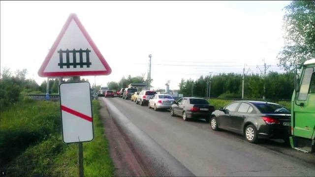 Пешеходные переходы и места остановок маршрутных ТС. Движение через ж-д пути и по автомагистралям.