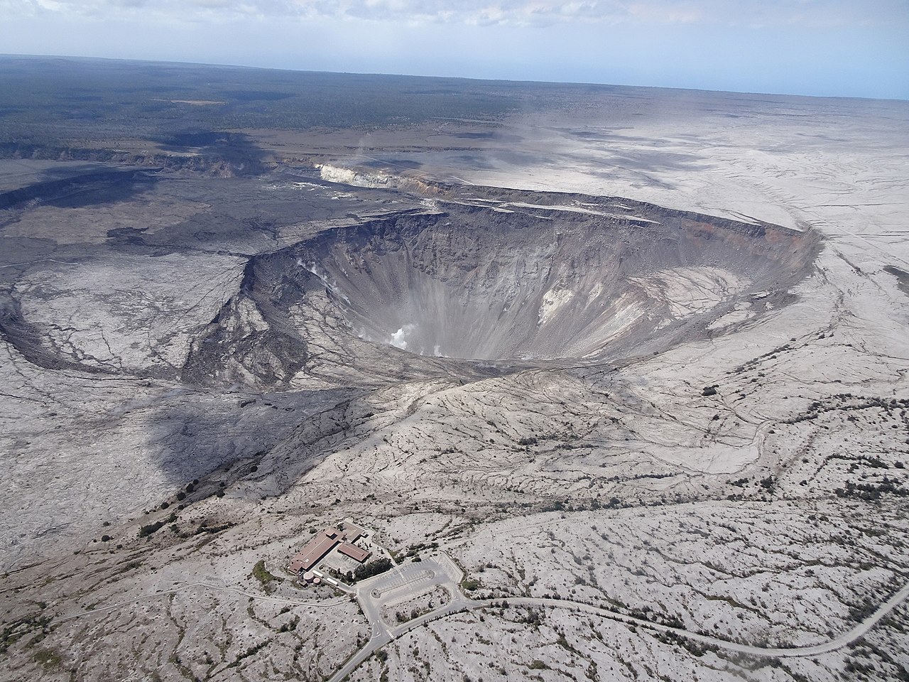 Вулканическая активность в гавайском кратере Халемаумау