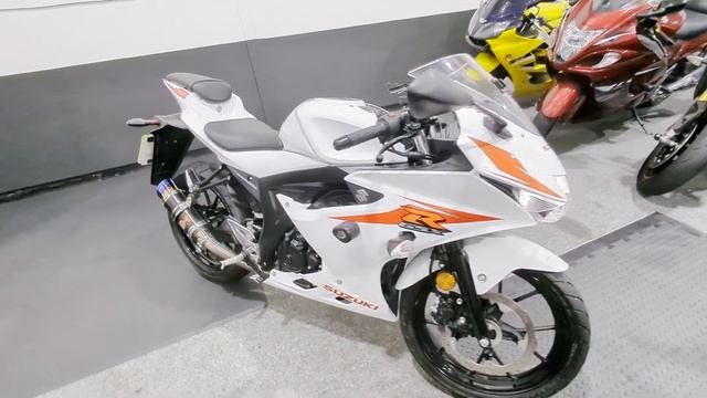 Suzuki GSX-R125 - Black Widow Exhaust - Walk Round Rev смотреть онлайн