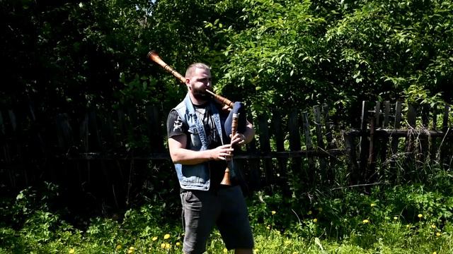 Михаил Анненков играет на волынке смотреть онлайн