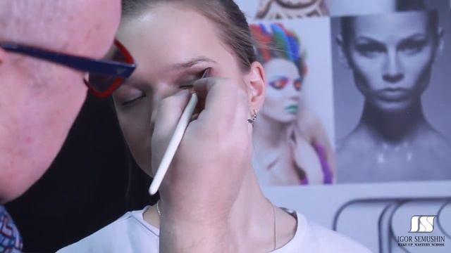 Макияж для нависающего века смотреть онлайн