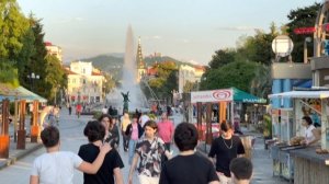 Сколько туристов в Батуми. Набережная . Закат . Музыканты . Batumi Georgia.