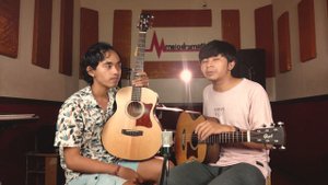 CORT LITTLE CJ OP AND CORT LITTLE CJ WALNUT! CORT SANGAT BISA MEMBUAT GITAR BAGUS AFFORDABLE